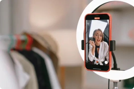 Live e-commerce retail